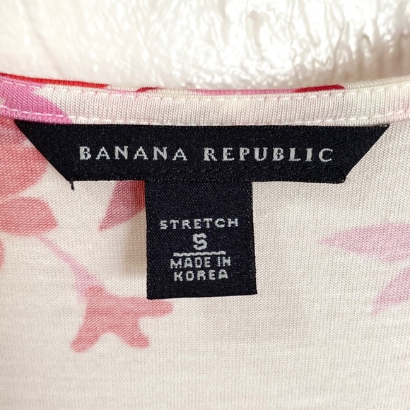 Banana Republic 🌺 V Neck Short Sleeve Floral Blouse 🌺 - Picture 3 of 8